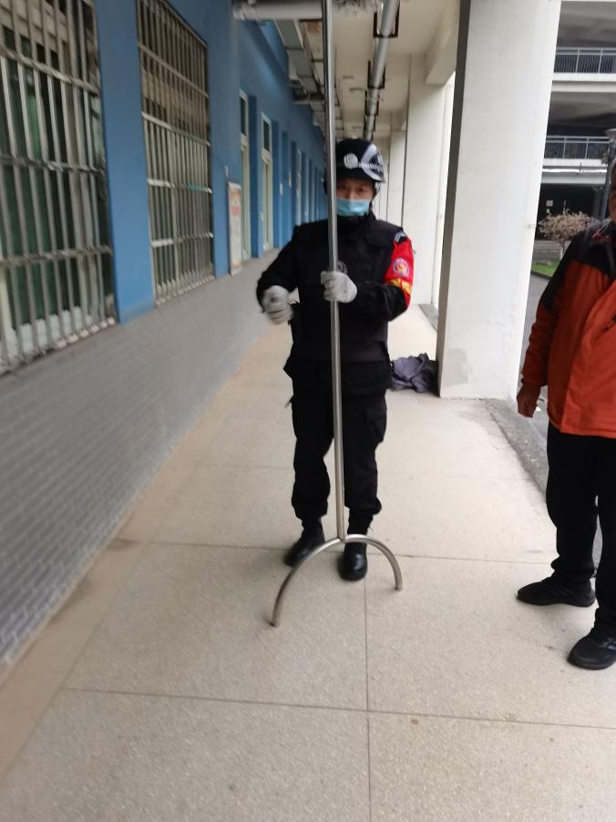 2023.3.24【求真一马·润致保障】我校开展危化品防盗抢应急演练_html_36ef0104.jpg