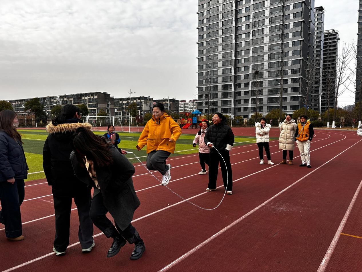 20250102晓庄小学教职工运动会新闻稿(1)_html_m2978c622.jpg