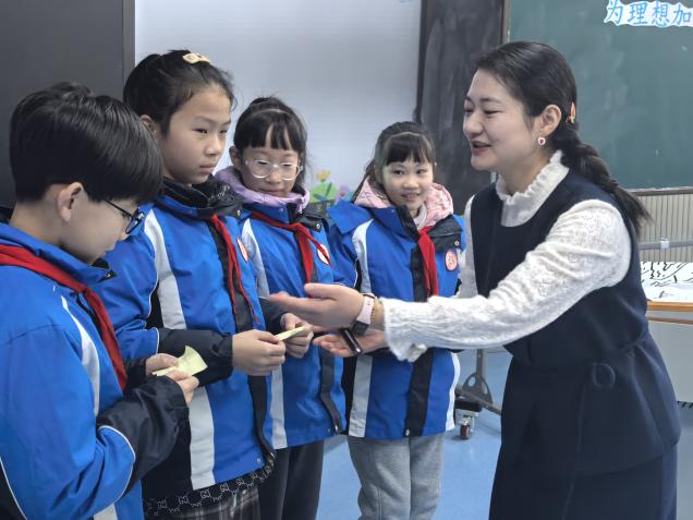 20241227班会赛课绽芳华 润物无声助成长_html_534170d3.jpg