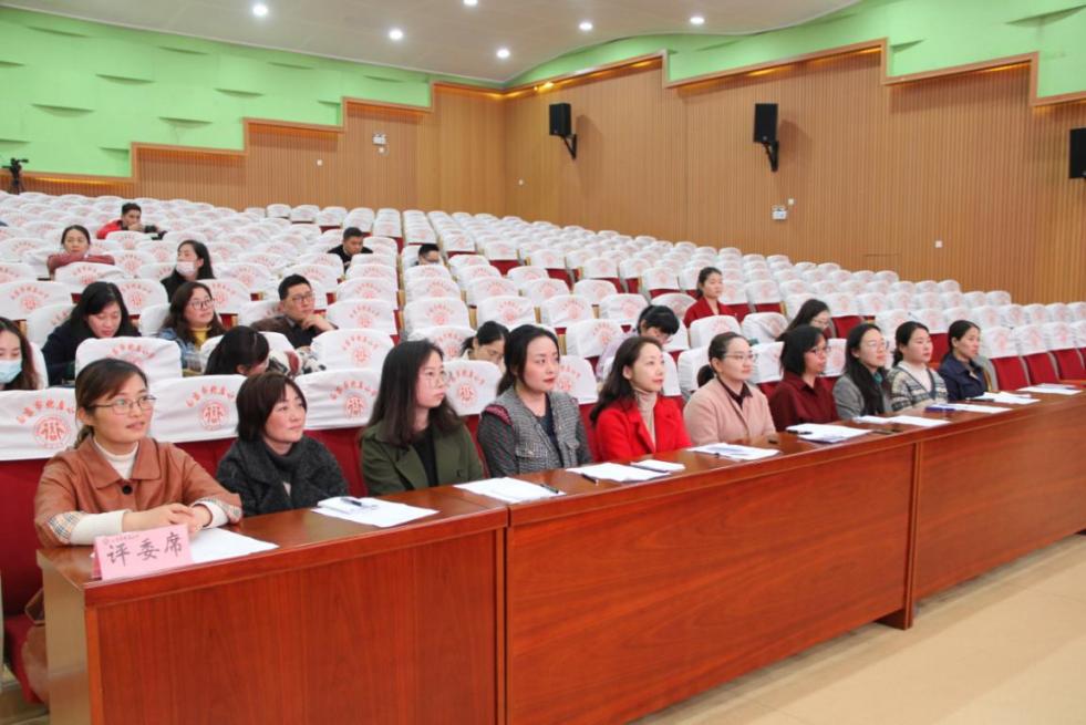 英烈故事我来讲——记栖霞区小学生红色故事比赛(1)_html_6e4be8a2.jpg