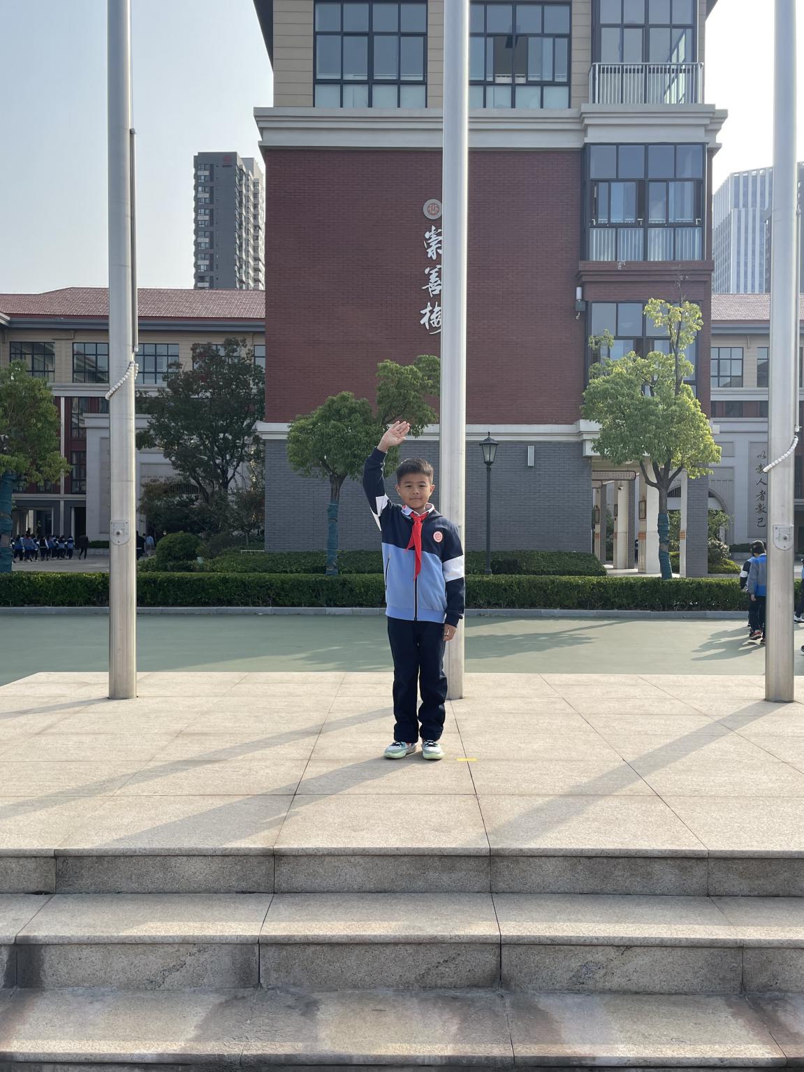 第八周升国旗新闻稿_html_4490a0eb.jpg