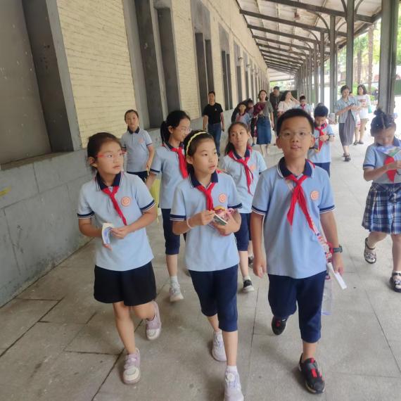 （六）中山码头跨江而行 重走革命路线_html_14adffa3.jpg
