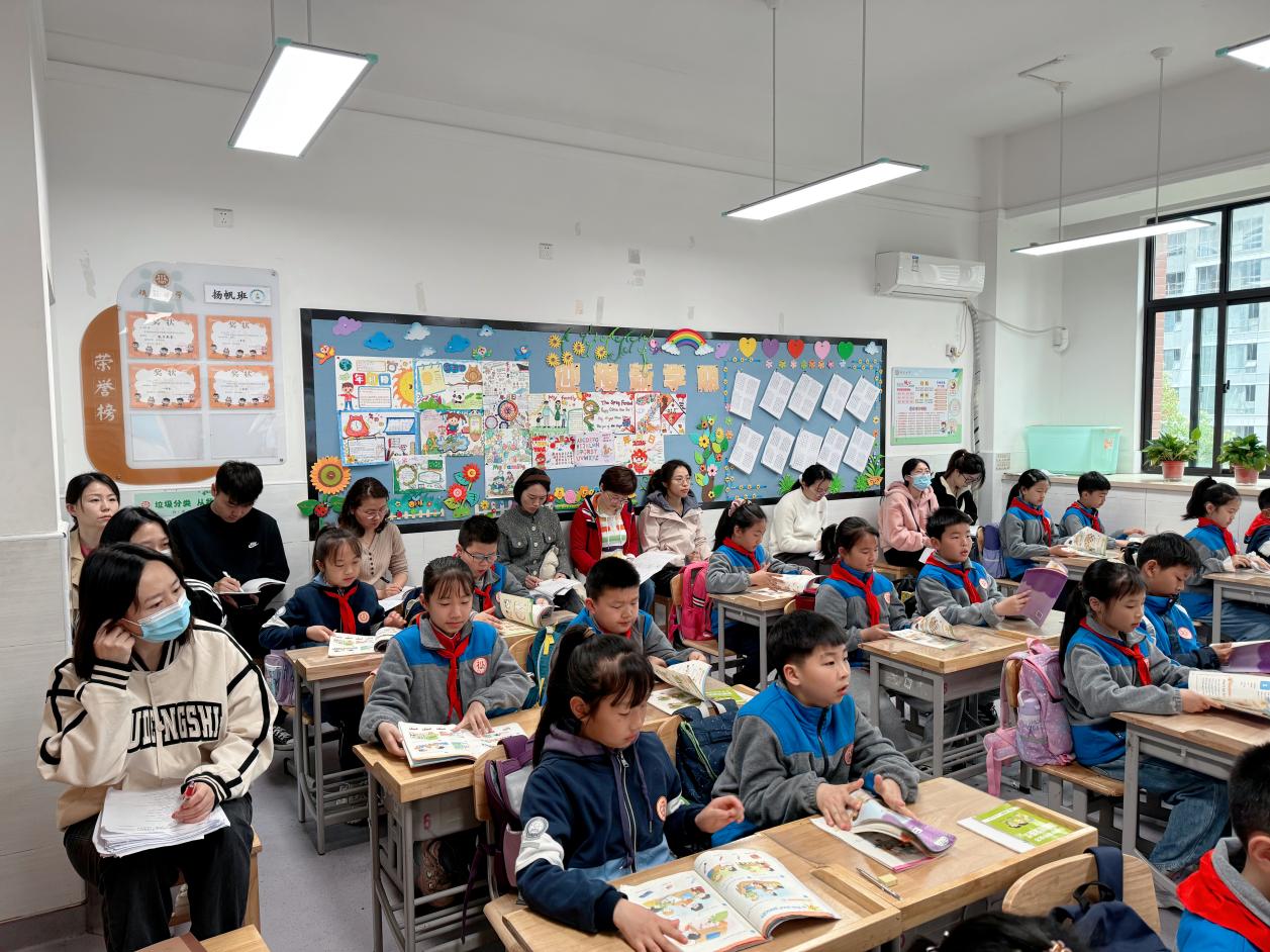 20240408活动报道：立足新课标 共享英语美_html_473d7874.jpg