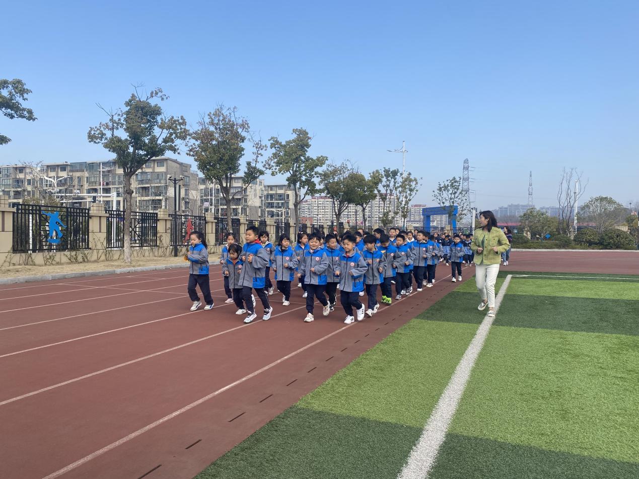 跑操比赛新闻稿_html_48b23b34.jpg