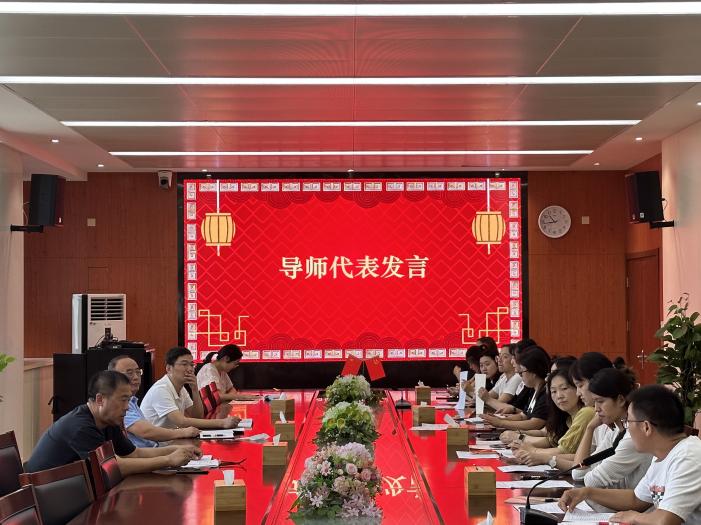 师徒结对传薪火 携手共进谱华章_html_7f1decb4.jpg