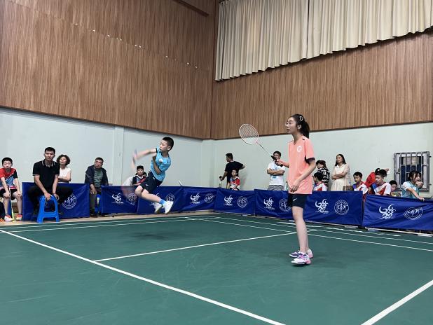南京市青少年阳光体育节校园羽毛球比赛新闻_html_2479e5e1.jpg