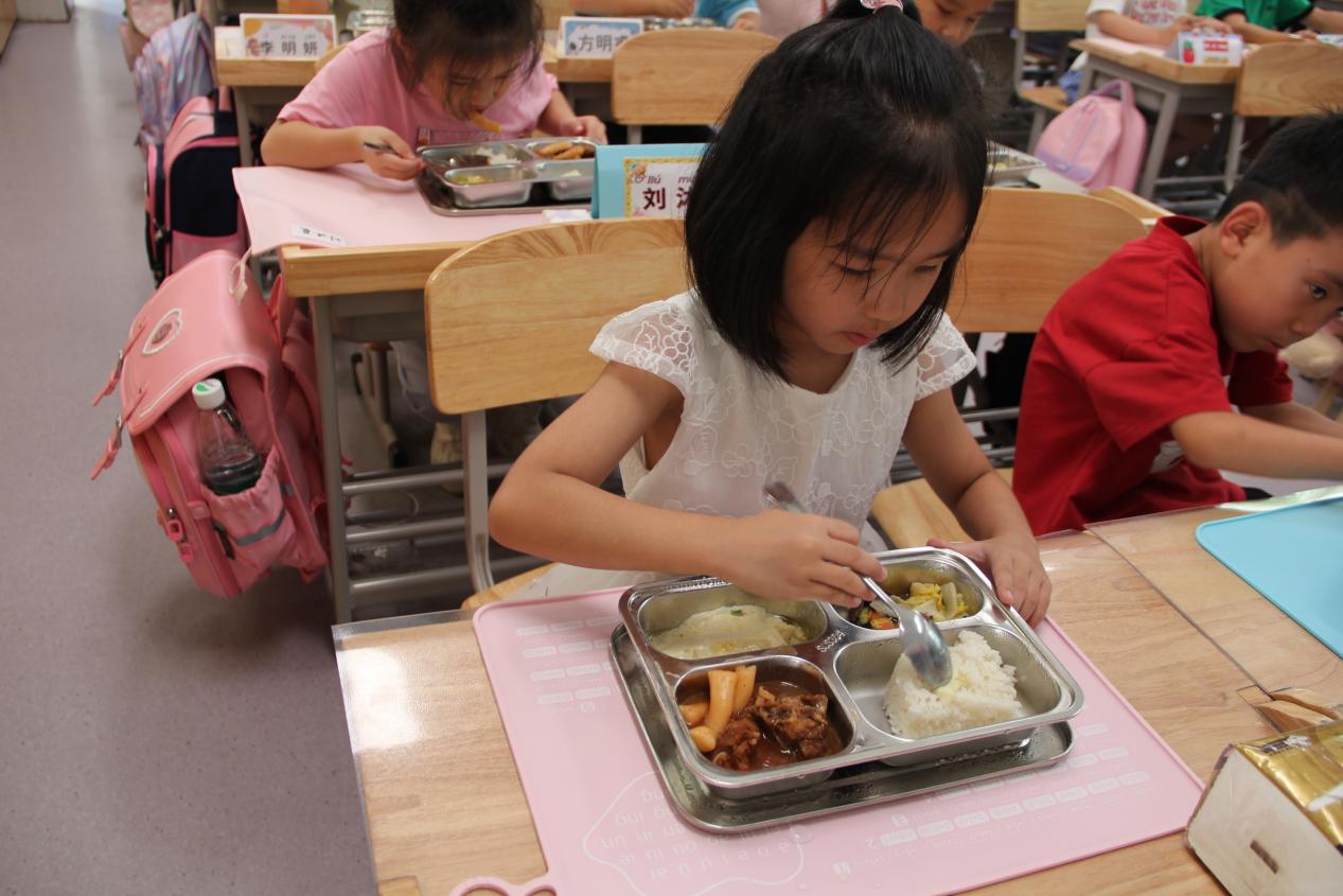 新生入学教育活动新闻_html_m317c591a.jpg