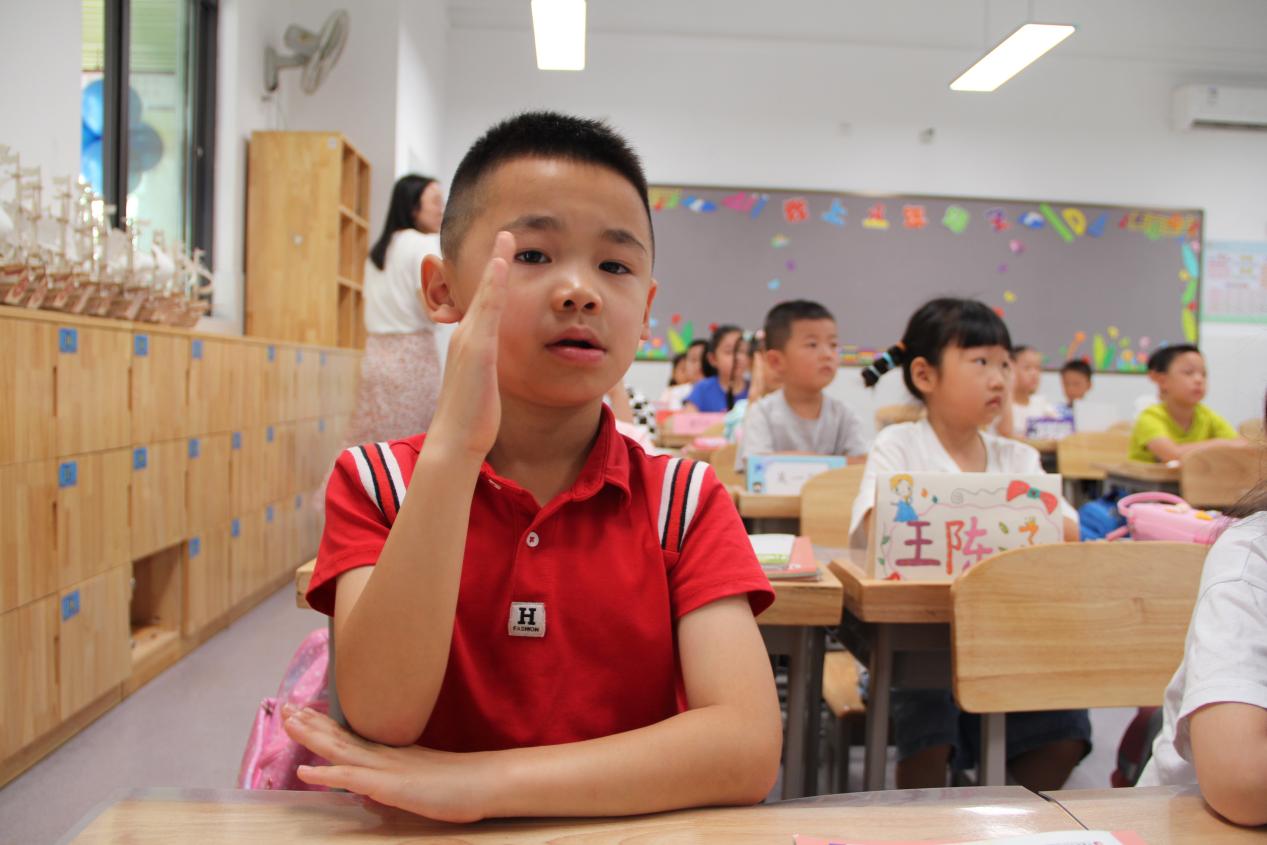 新生入学教育活动新闻_html_m12098b6f.jpg