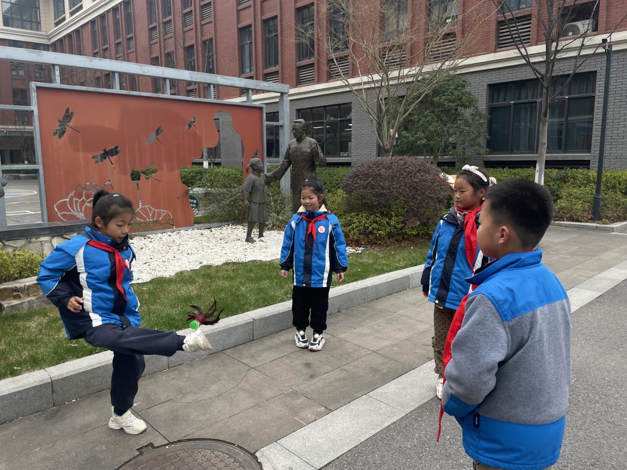 2025.3.5 晓庄小学98周年校庆_html_m1647389.jpg