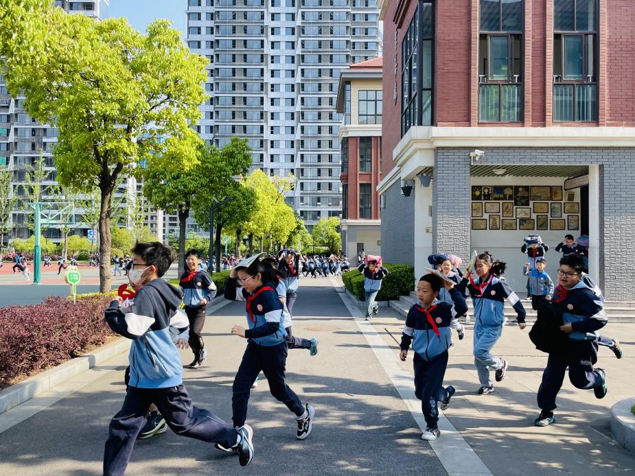 【知行晓庄】“人人讲安全 个个会应急” ——南京市晓庄小学地震逃生演练活动报道