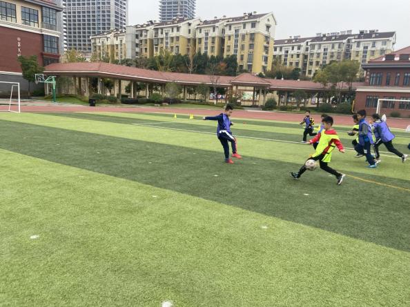 晓庄小学“校长杯”足球班级联赛赛程报道（三）_html_m412136b4.jpg