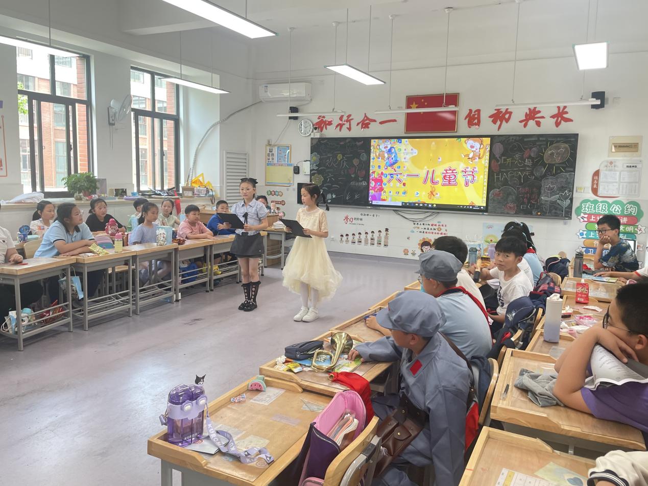 20240602我和导师过六一_html_63c4652f.jpg
