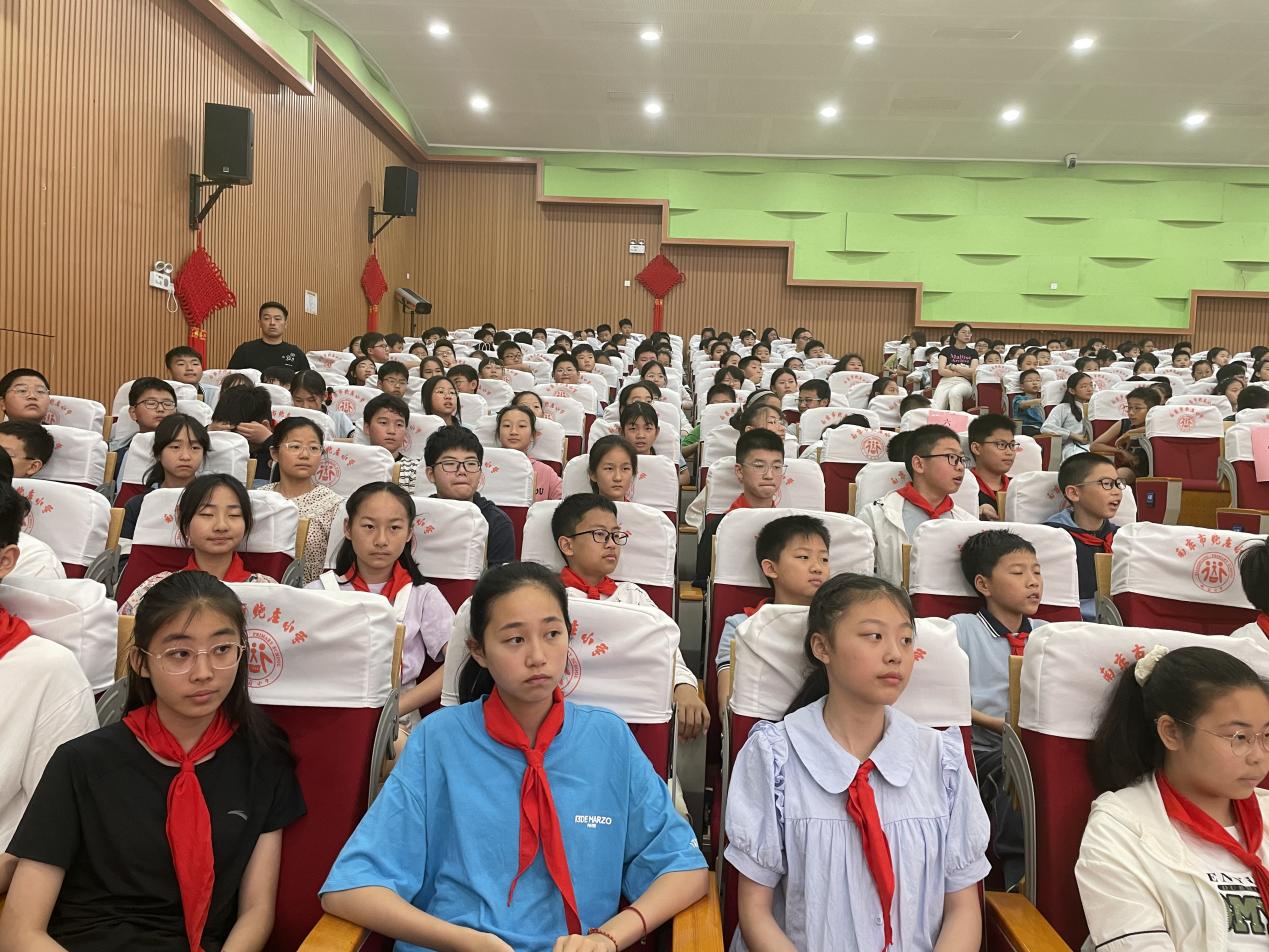 20240602我和导师过六一_html_5e699cdb.jpg