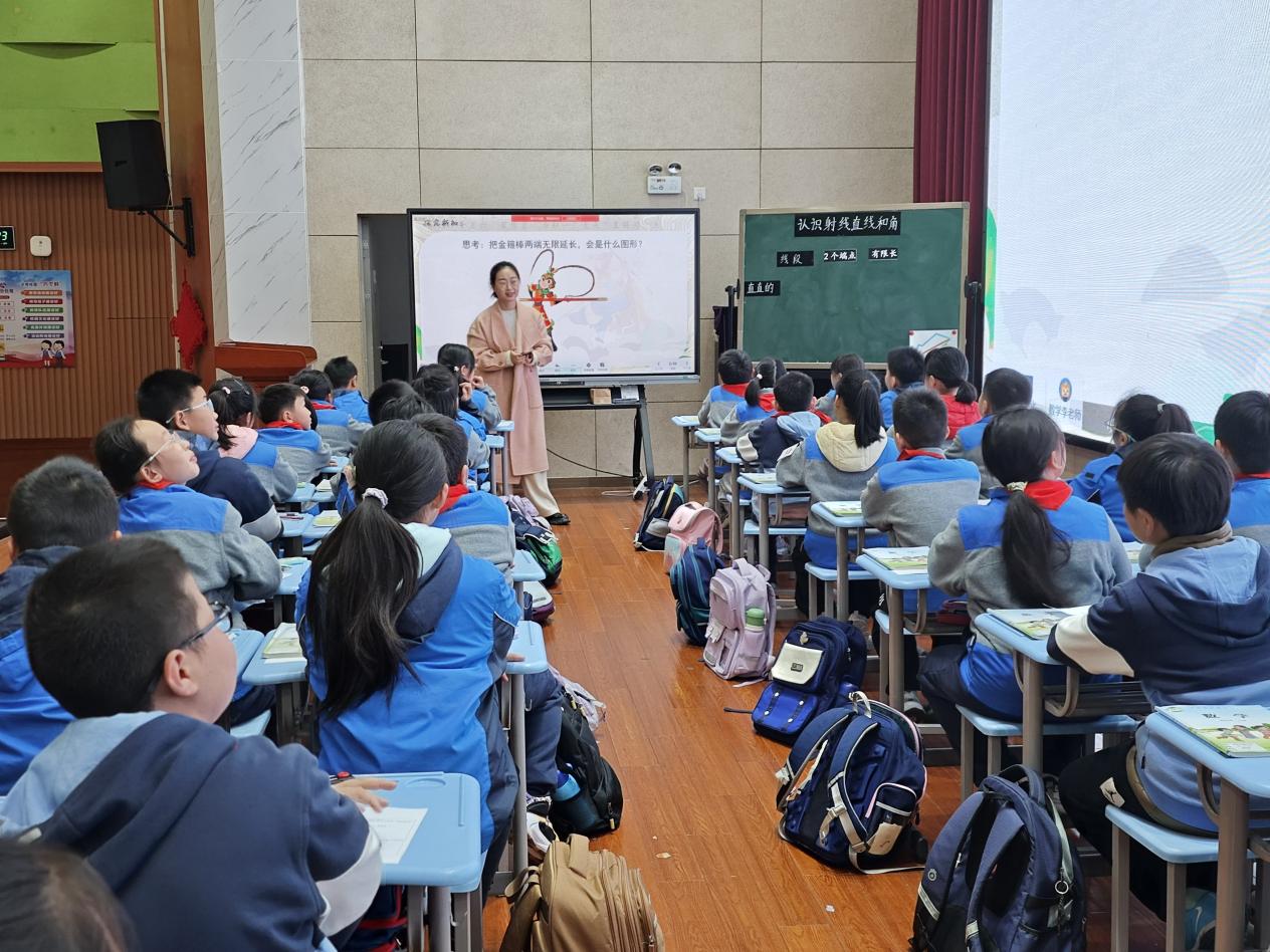 20241125四年级家长开放日新闻稿_html_54a35eac.jpg