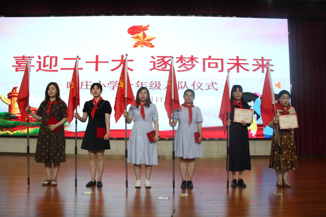 入队仪式新闻稿(1)_html_m5b74d2b2.jpg