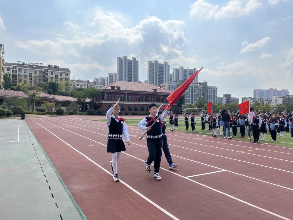入队仪式新闻稿(1)_html_32d73185.jpg