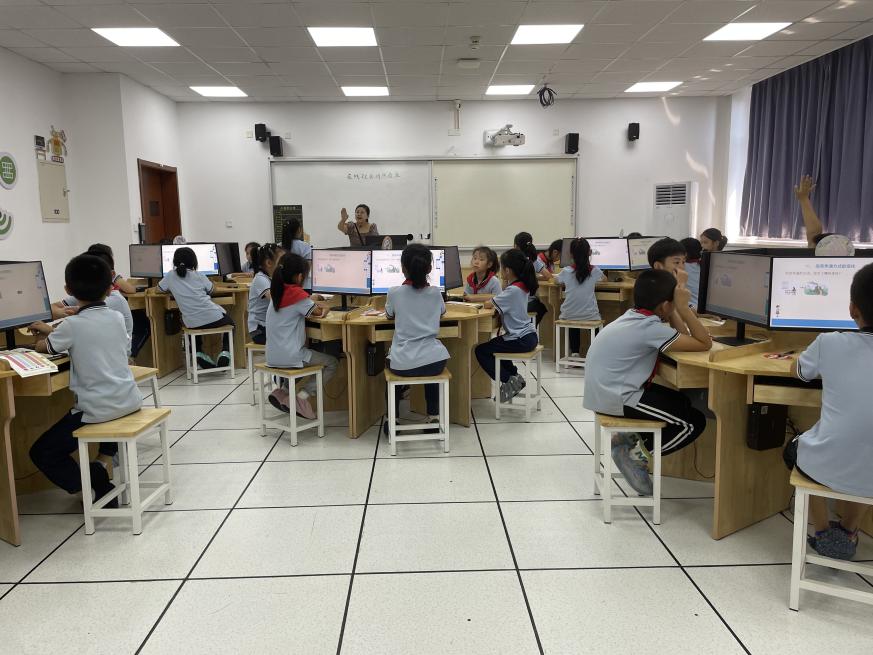 聚焦新课标 赋能新课堂—记南京市晓庄小学信息科技组校本研修活动（一）_html_532afa2e.jpg