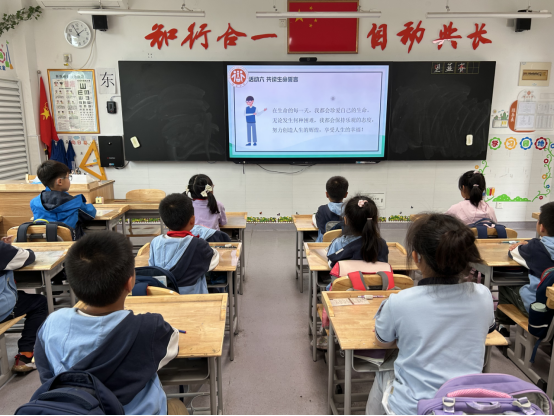 指纹绘心树 生命绽华彩——2024-2025学年第二学期心理健康教育月系列活动（五）1013.png