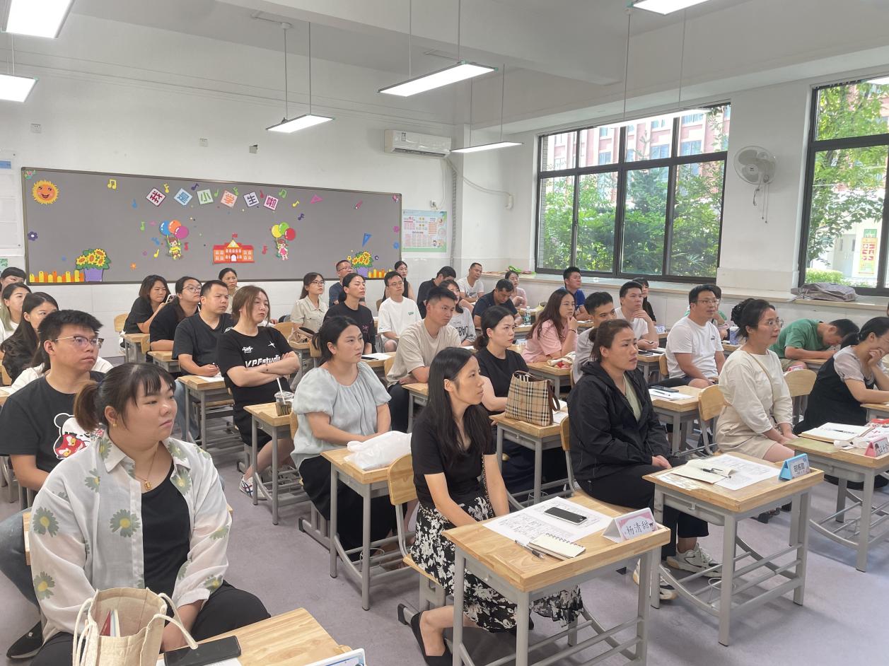 20240826一年级新生入学家长会_html_37afc6cf.jpg