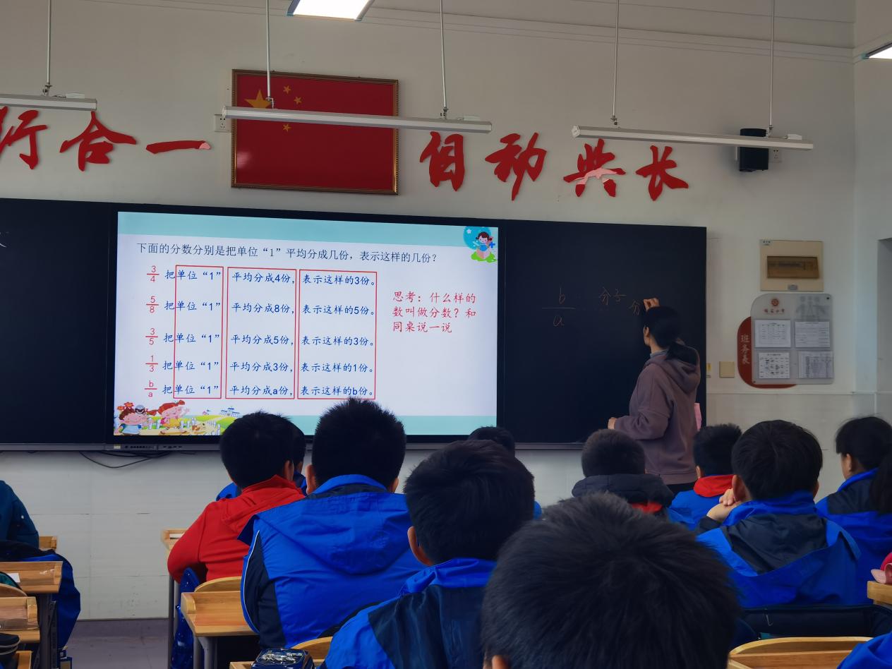 黄娟组内课新闻稿(1)_html_335c2371.jpg