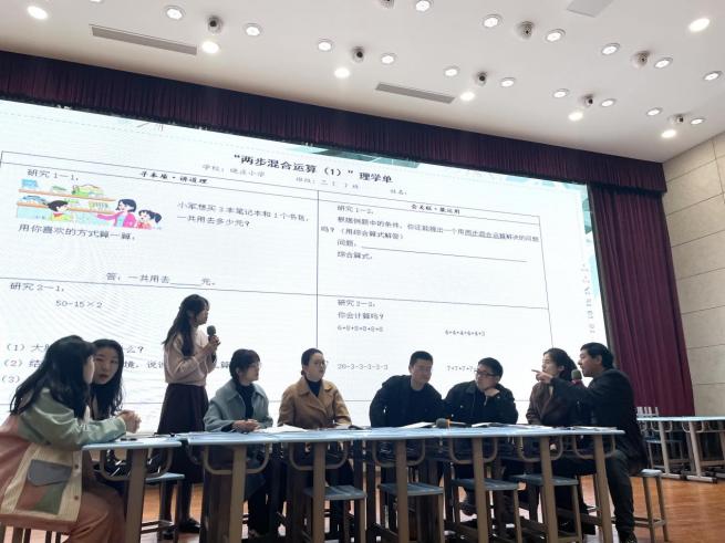 “同课异构”展风采 团队合作共成长新闻稿(1)_html_m1420f7c0.jpg