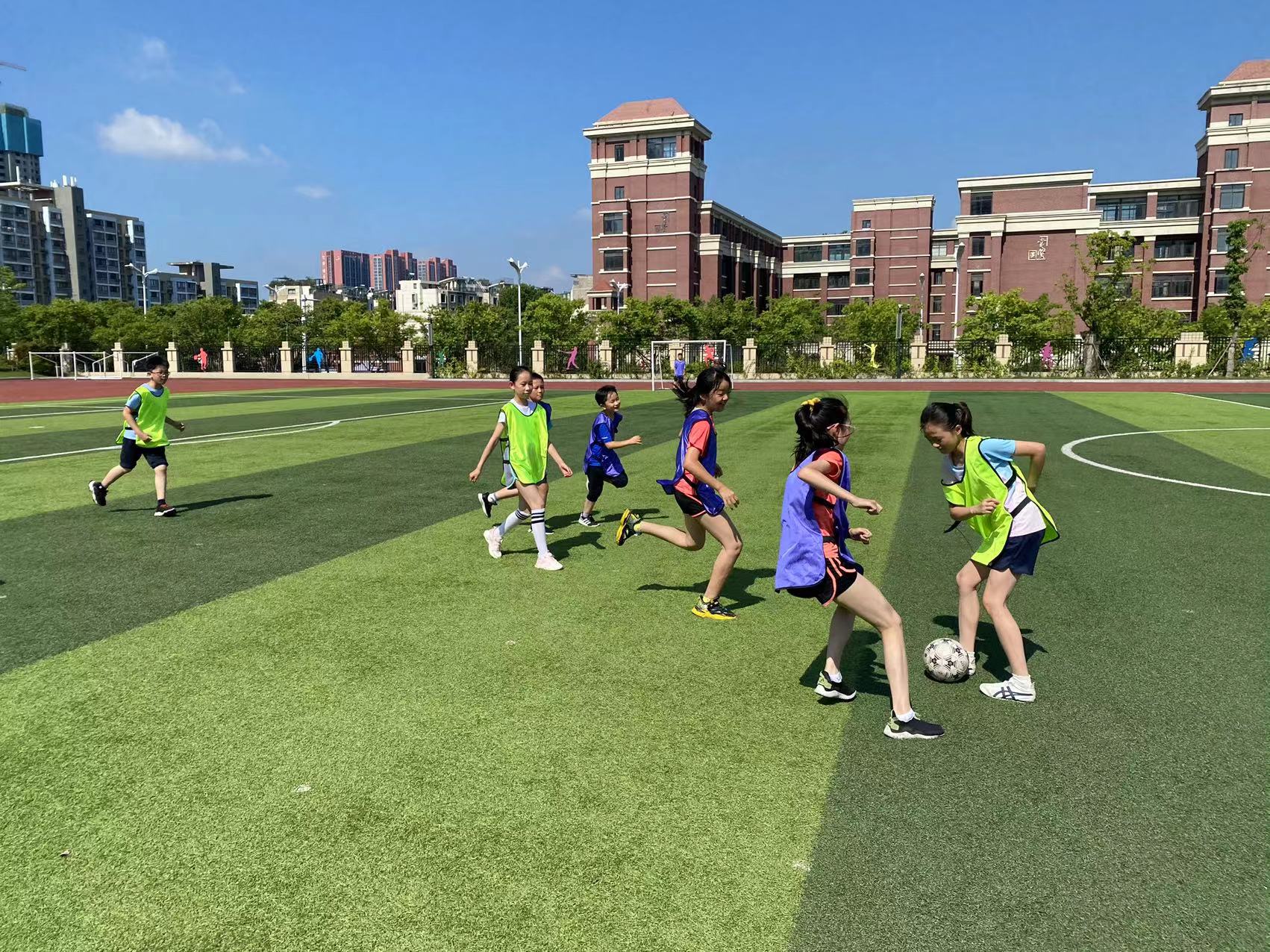 足球班级联赛新闻稿(1)_html_m4cfc4a44.jpg