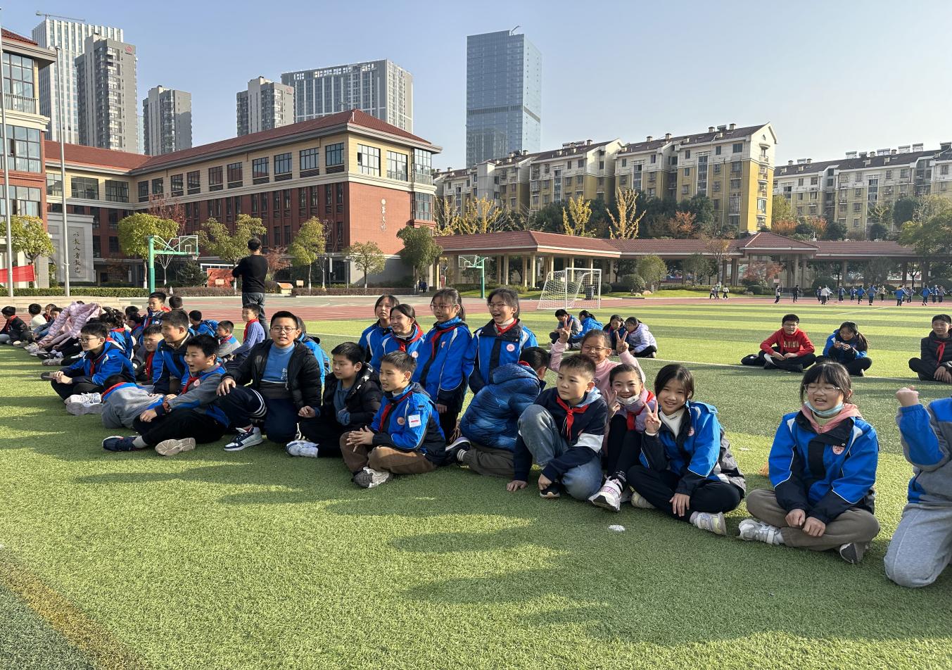 20231129晓庄小学第二届足球联赛（一）新闻稿_html_70138fae.jpg