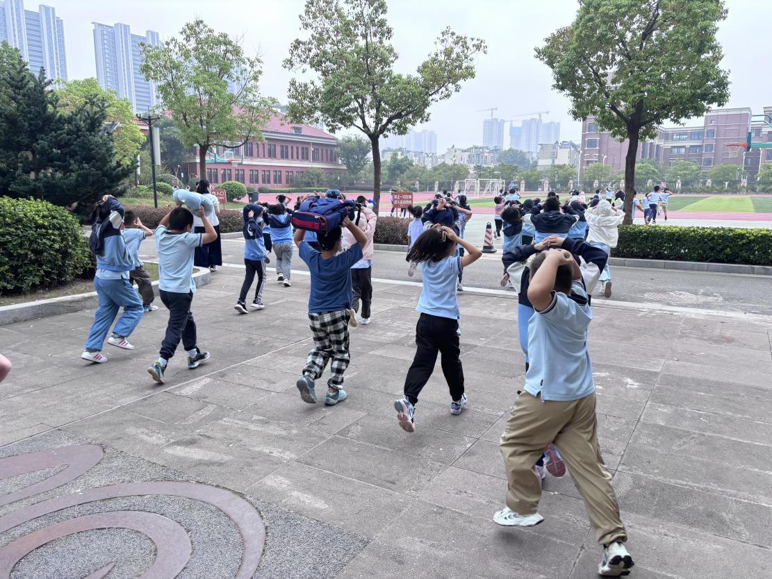 20240930地震逃生疏散演练报道 (1)_html_6ff36342.jpg