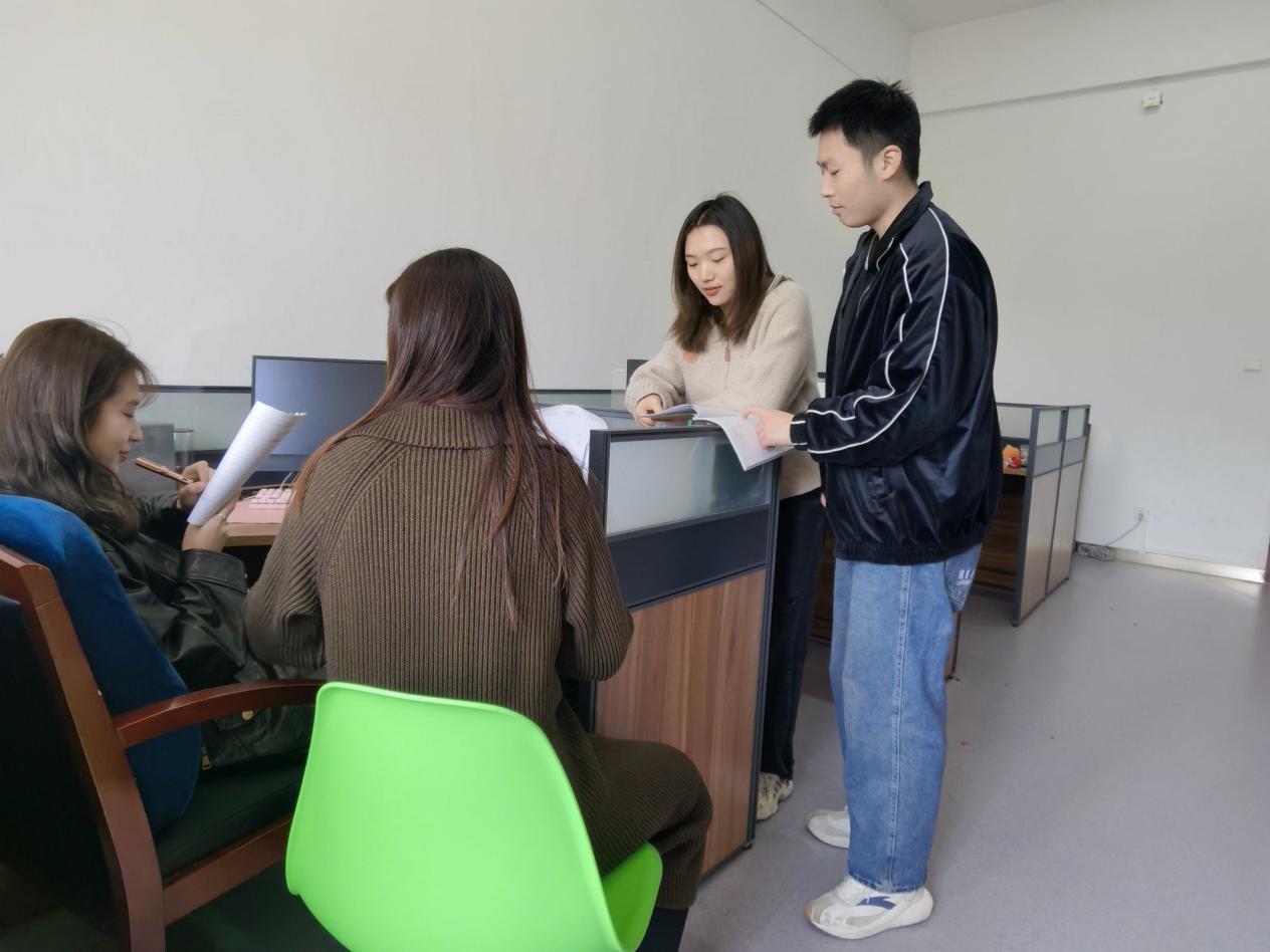潜心音乐教研，引领高效课堂——记南京市晓庄小学音乐校本教研活动_html_2754402e.jpg