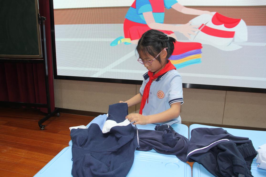 晓庄小学劳动月系列活动新闻_html_120f672.jpg