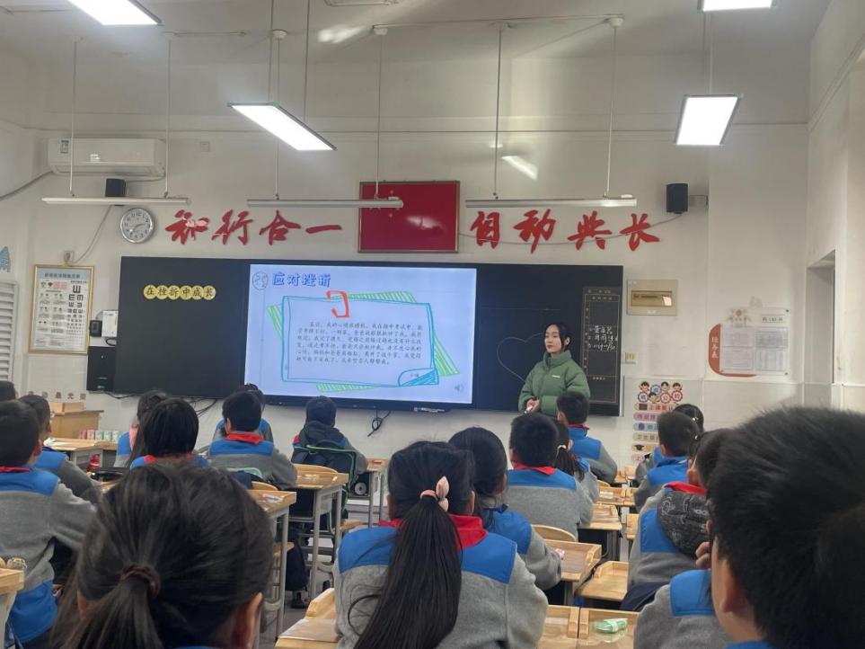 20241129 11月27日德育活动新闻稿（改）_html_m242ca2a0.jpg