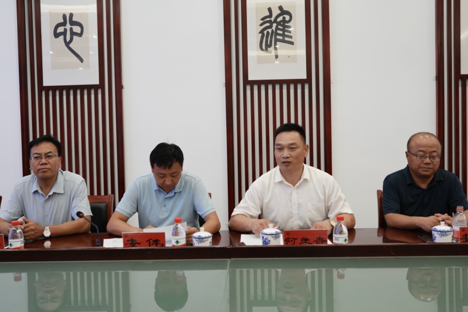 何生贵.JPG 何生贵.JPG