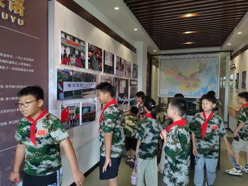 【雅韵靖小】“守护蓝色国土，传承海军精神”——记靖安小学学生参观国防教育馆