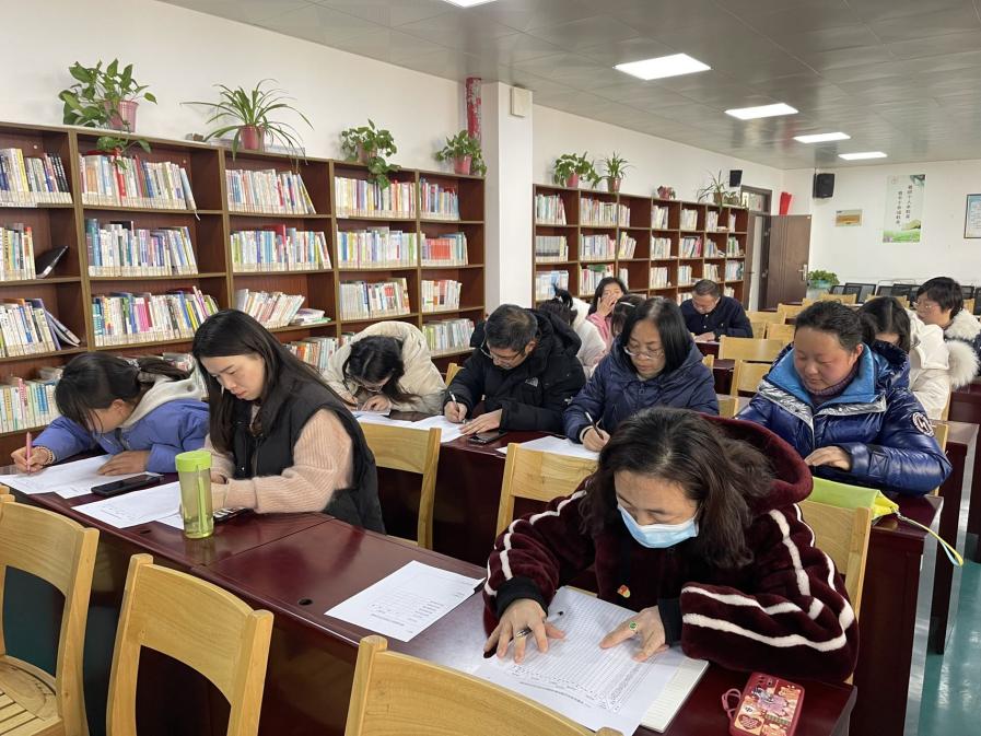 2022-2-25栖霞区实验初级中学党总支召开组织生活会和民主评议党员大会_html_24ff4f23.jpg