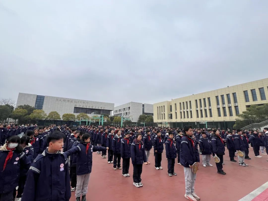 2.21【融创德育】晨光熠熠展风采  表彰时刻启新程——第四十五期  实初尧化晨勉_html_57926aca.jpg