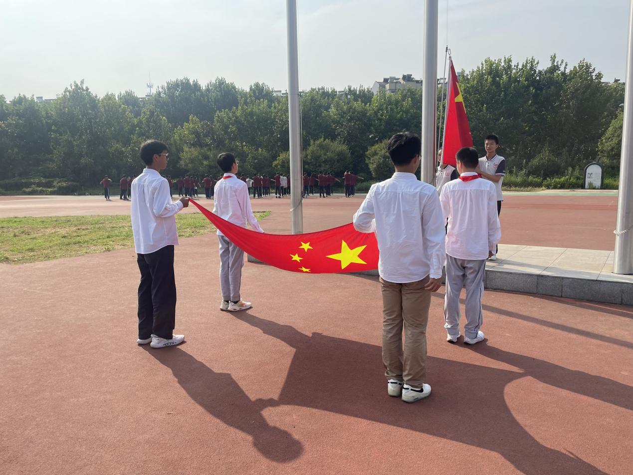 升旗仪式报道20230911_html_m2fbe905a.jpg