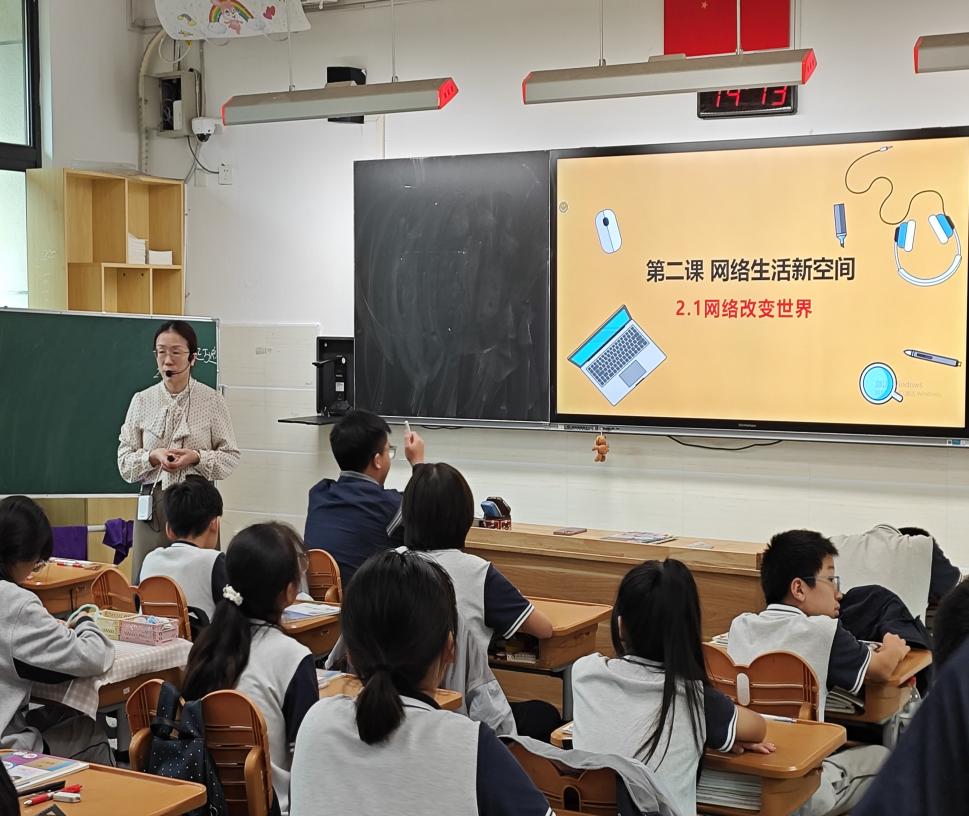 我与课堂共成长——实初尧化道德与法治公开课活动_html_m74bfadfd.jpg