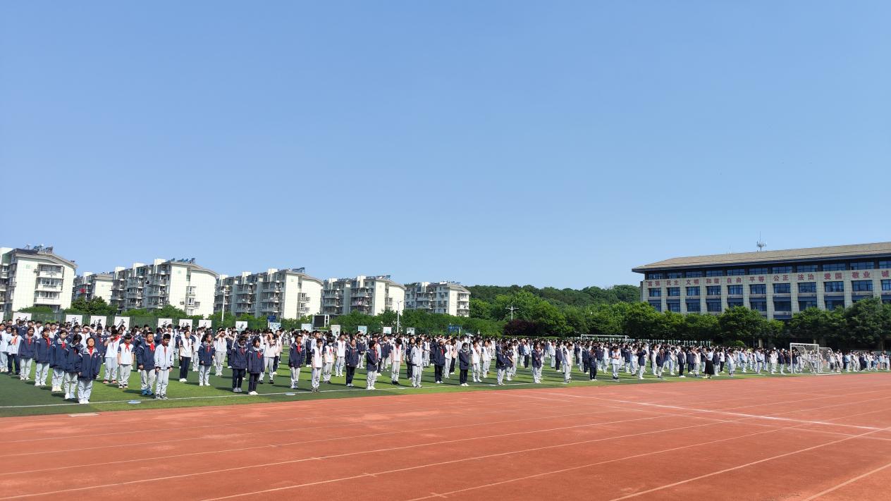 6.3升旗仪式报道(2)_html_5f1158d5.jpg