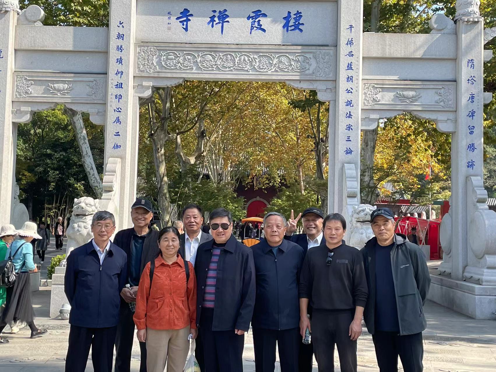 2023.1.23浓情重阳 师情不老——实初尧化重阳节致敬退休教师活动_html_m7e283584.jpg