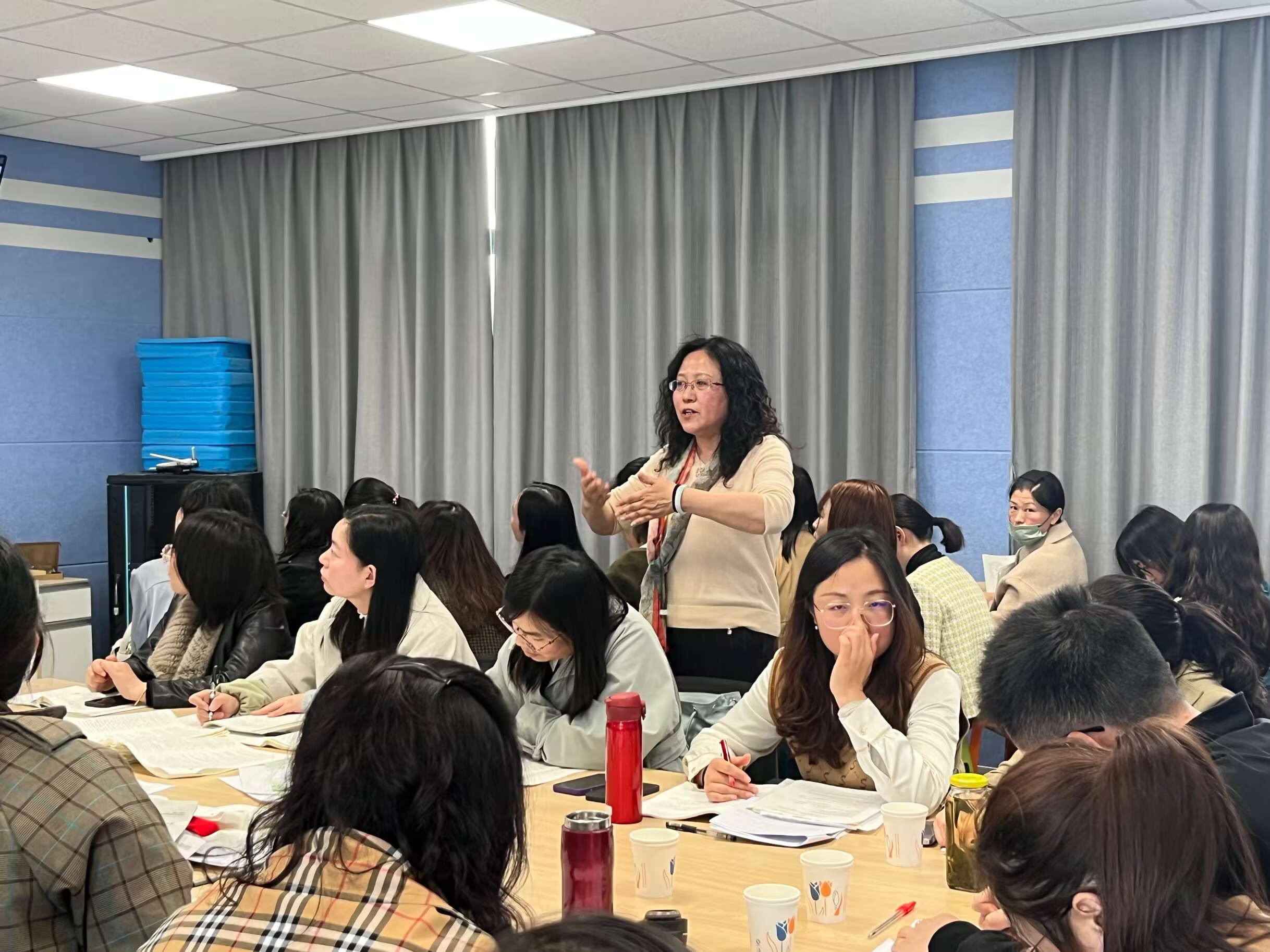 【融进教学】春风送暖日，教研正当时——记实初英语教研活动_html_2742074e.jpg