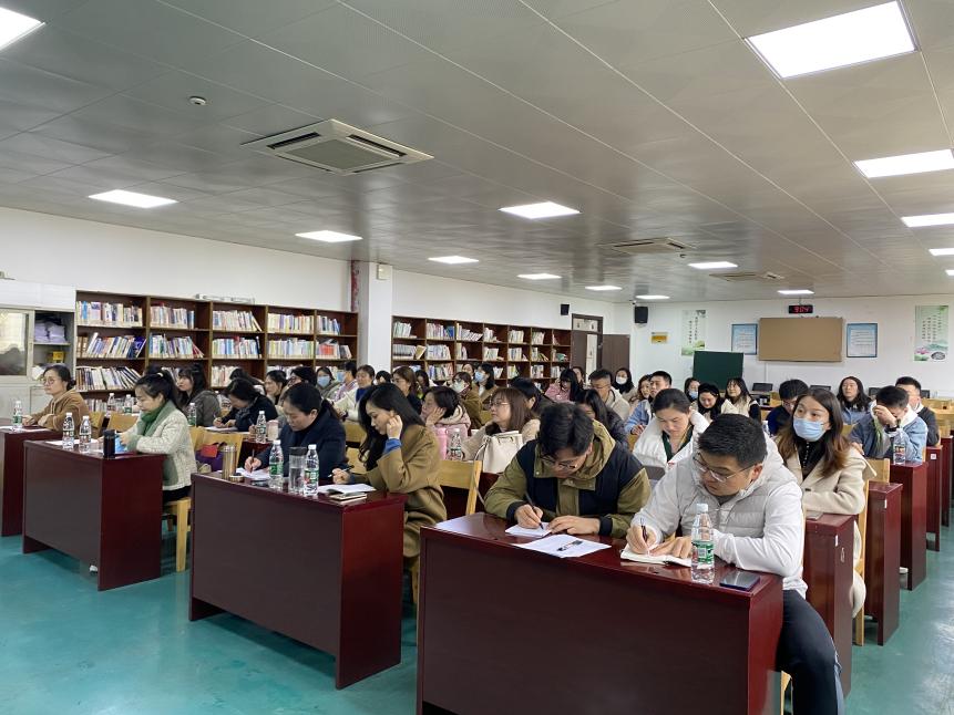 【融进教学】江苏省乡村骨干教师培育栖霞区分站“教师专业发展”专题活动_html_f31f6c7.jpg