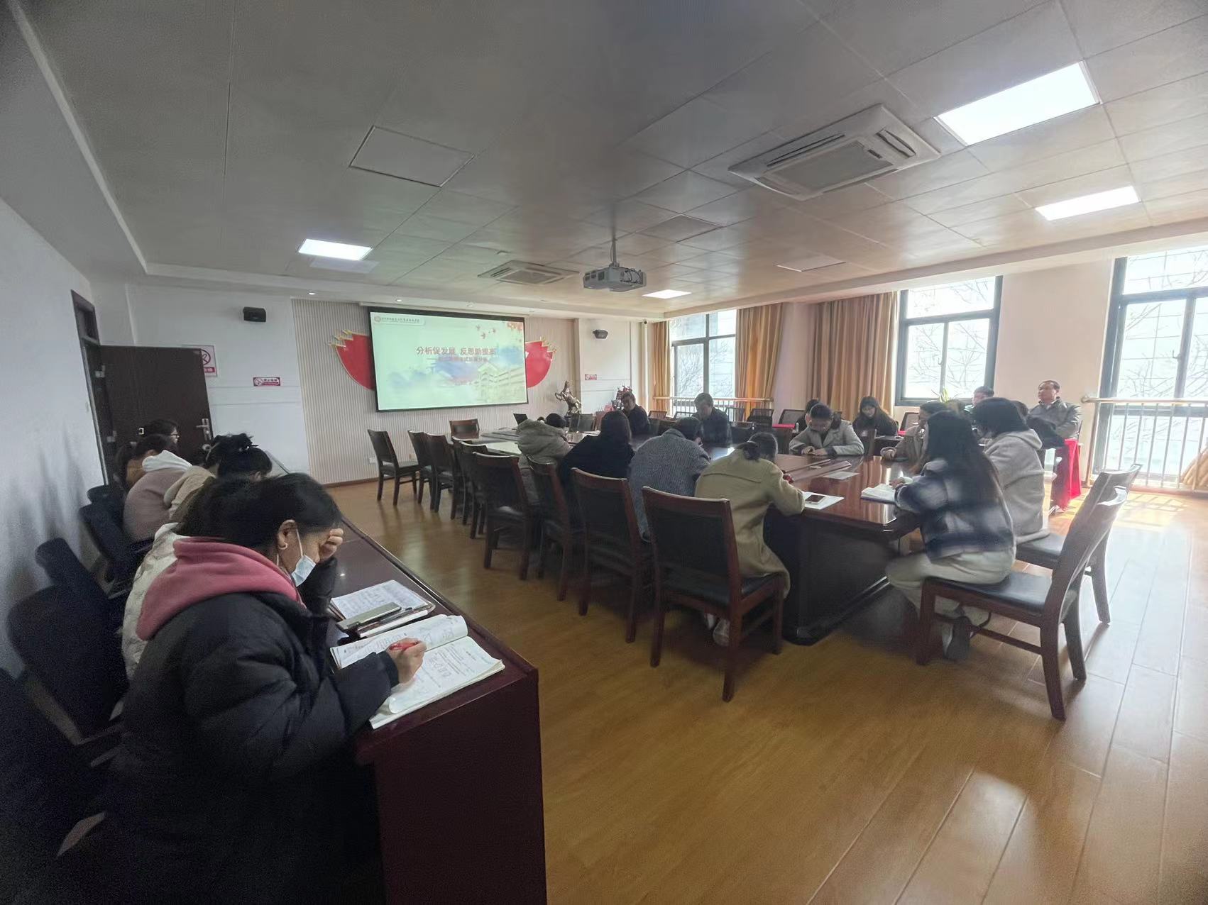 融进教学 初二质量分析会_html_19669c49.jpg