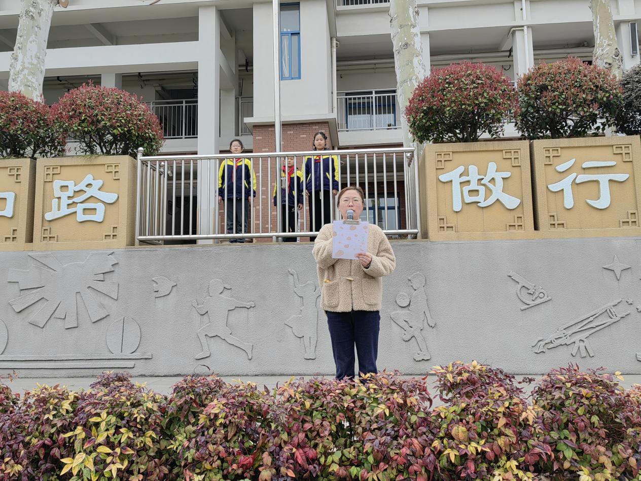 【升旗仪式】0318_html_m3643a8c8.jpg