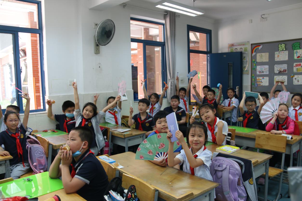 六一活动报道-改_html_55b10580.jpg