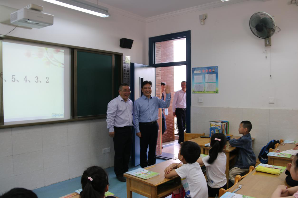 晓庄学院张策华校长来我校调研(1)_html_4c6d7f2f.png
