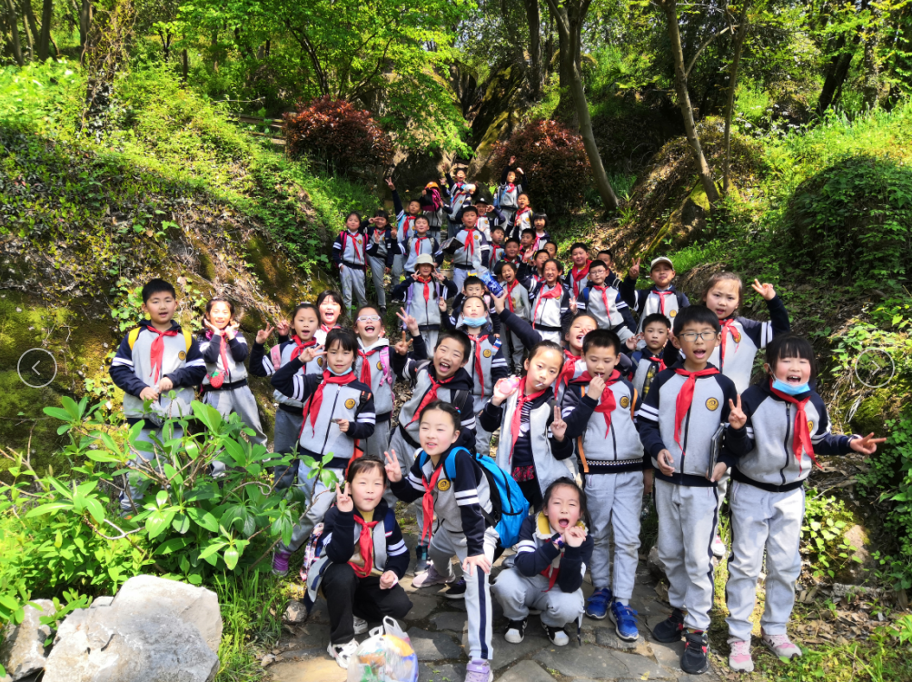 二年级1班 新闻稿_html_51a5db66.png