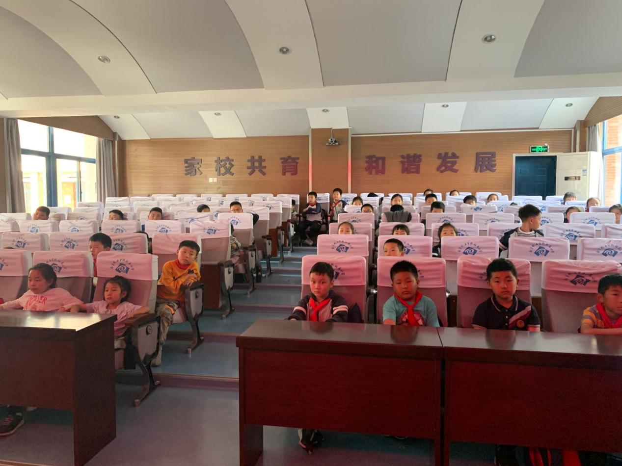 “观红色电影,扬爱国精神”_html_m4598d111.jpg “观红色电影,扬爱国精神”_html_m4598d111.jpg