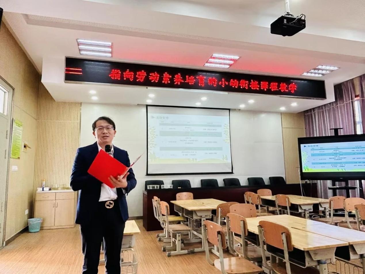 指向劳动_html_14bf1566.jpg