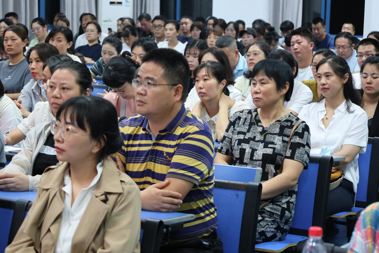 家校携手，为创建儿童友好校园助_html_8b8e6e9.jpg
