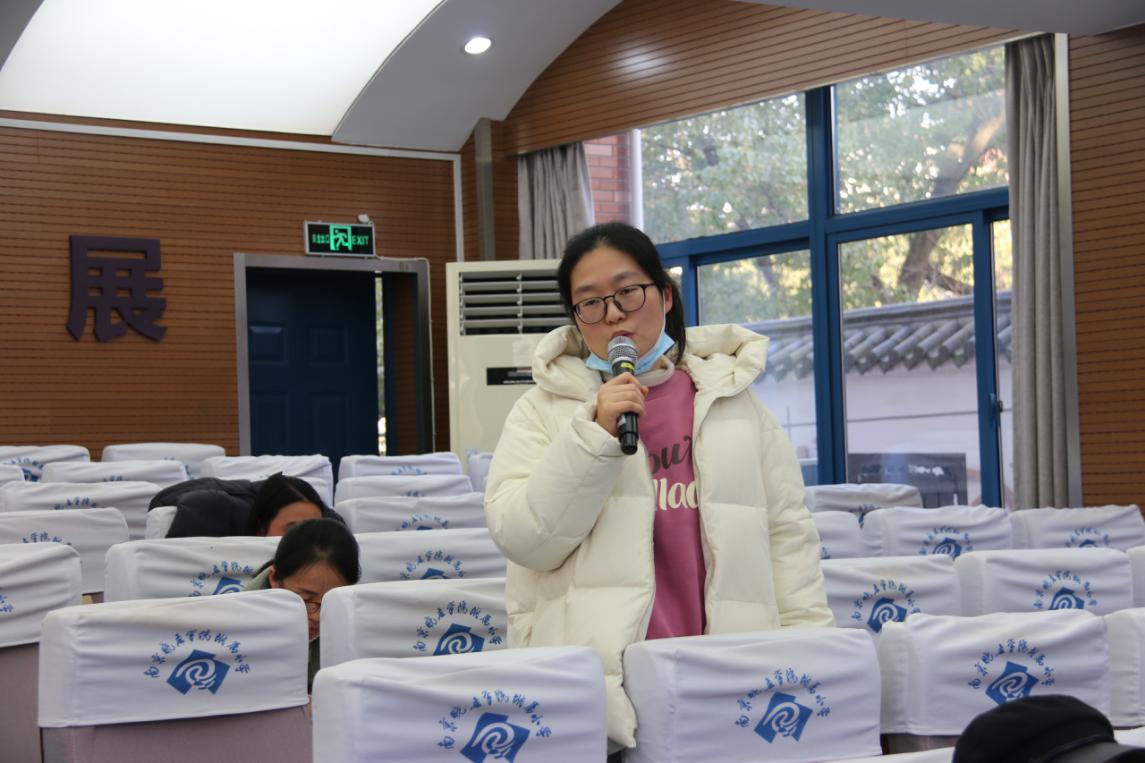 20210111六年级期末复习专题研讨活动在我校成功举行_html_m3548a25f.jpg